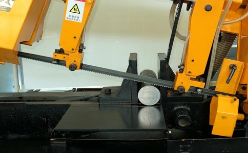 大埔数控带锯床自动送料精度会出现偏差吗？